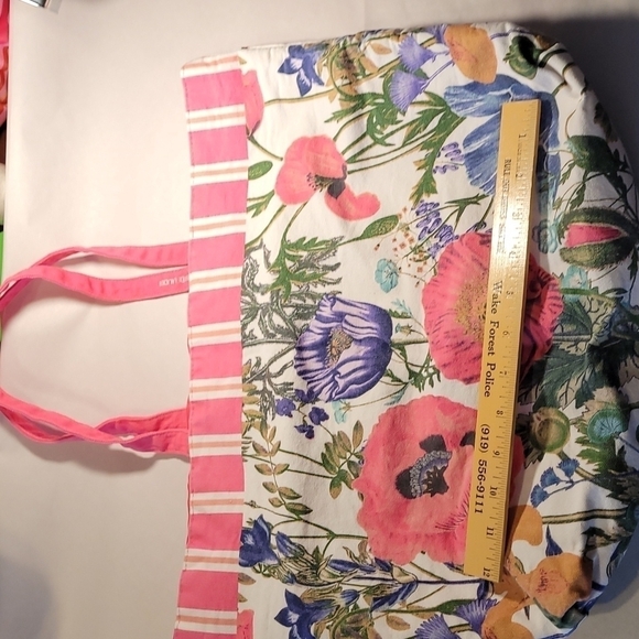 Estee Lauder Women's Tote - Picture 4 of 8